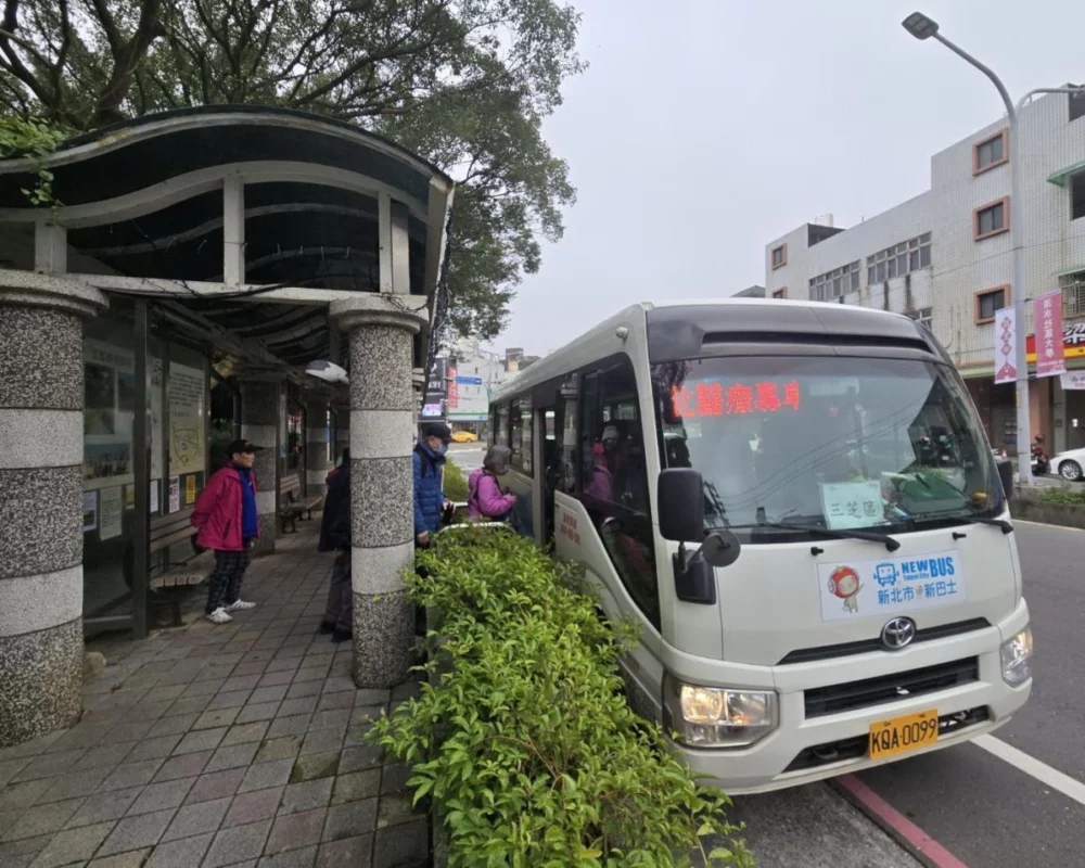 圖/石門醫療專車加入後,確實分擔三芝路線的需求,但最關鍵的問題仍在服務資訊不清。(新北市議員鄭宇恩服務處提供)