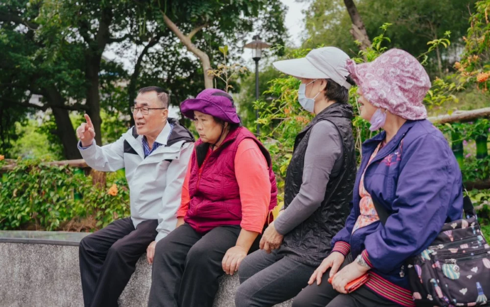 化身公園阿伯 李四川走訪三鶯公園、市場拚市長 化身公園阿伯 李四川走訪三鶯公園、市場拚市長