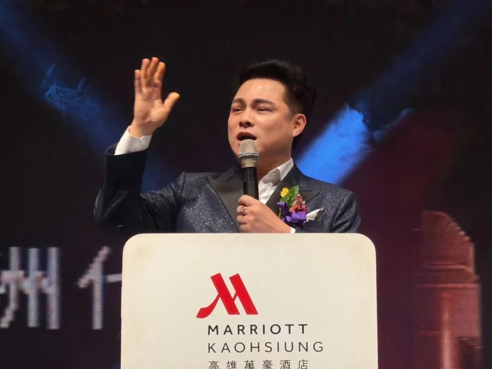 圖/全球真愛董事長何詠允先生與領袖們暢談全球真愛保養品的未來藍圖。(全球真愛提供)