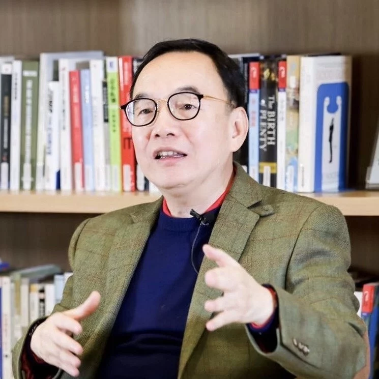 圖／全球藝術金融泰斗梅建平教授（左）來台與知名收藏家鄧傳馨博士暢談藝術。（長庚大學 提供）