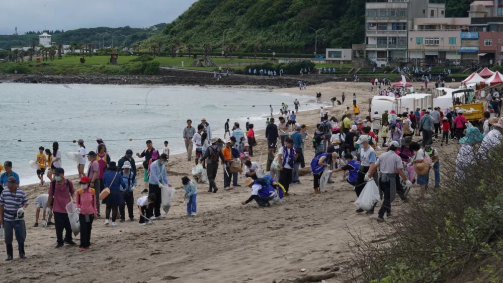 近千志工白沙灣淨灘　清252公斤垃圾守護海洋永續
